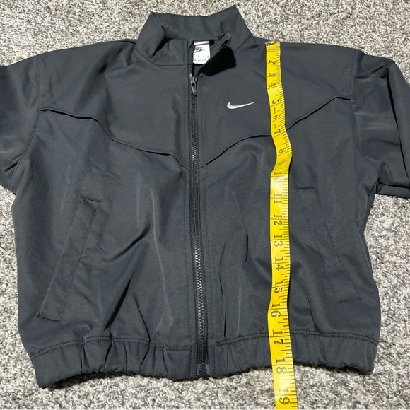 $60 Nike sportswear Girls Oversized Lightweight Black Jacket Size Medium FZ5557 - Picture 2 of 9